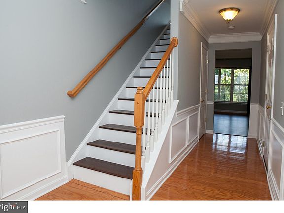2nd image of 140 Hudson Dr