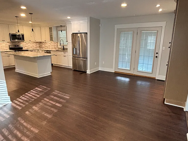 205 McArthur St — Photo 13