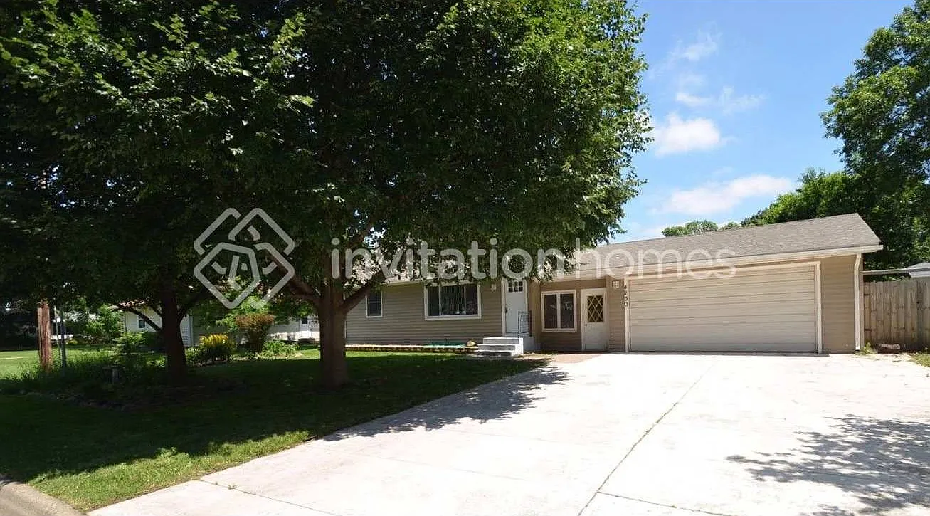 4230 Diamond Dr Eagan, MN 55122 — Photo 1