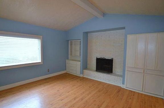 5th image of 500 Claremont Dr