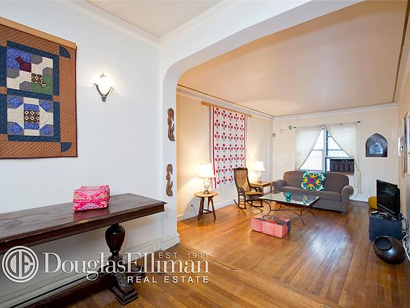 5th image of 110 W 94th St APT 6F