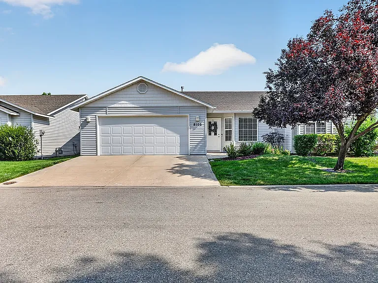 8106 W Penny Ln — Photo 1