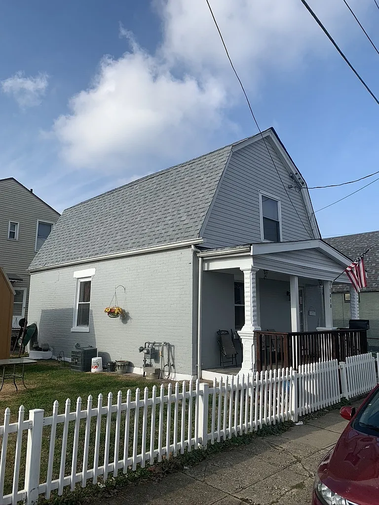 1018 Brighton St photo 1