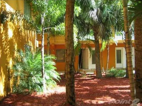 7901 SW 64th Ave APT 11, South Miami, FL 33143