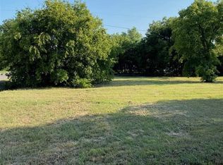 719 E Bank St, Iowa Park, TX 76367
