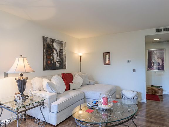 4th image of 200 Oak Leaf Dr #102