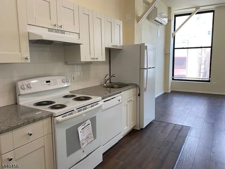 192 Market St #5A — Photo 9