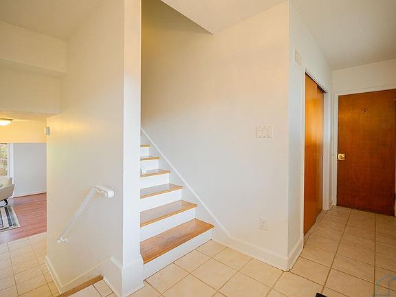4th image of 610 39th St