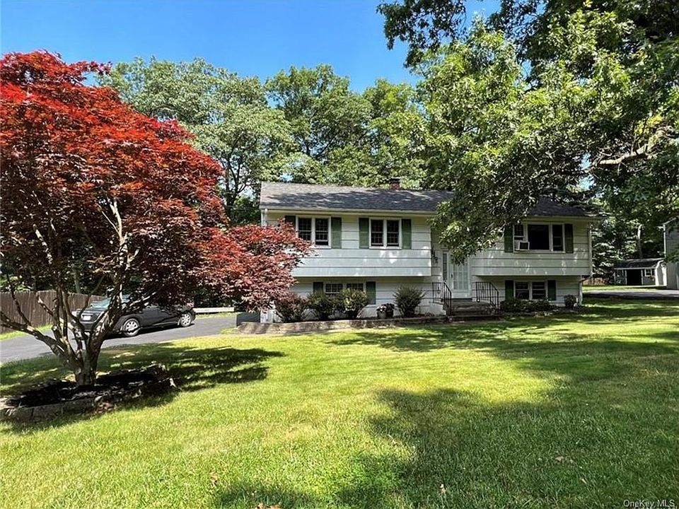 1st image of 23 Woodland Dr