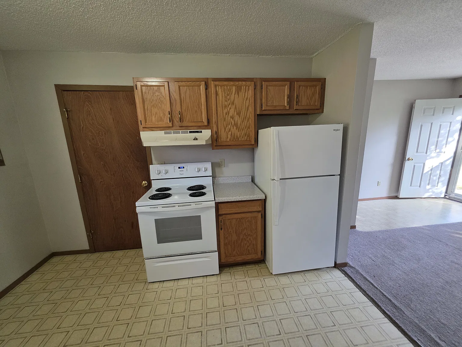 2 bed, 700 sqft, $965 — Photo 3