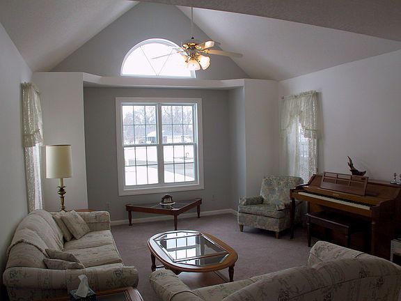 4th image of 106 S Loveridge Ln