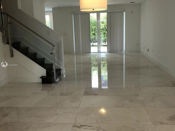 5th image of 6850 NW 103rd Ave