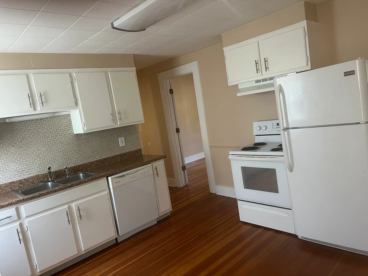 2 bed, 1100 sqft, $1,900 — Photo 4