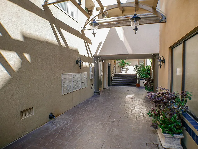 7509 Draper Ave #202 — Photo 28