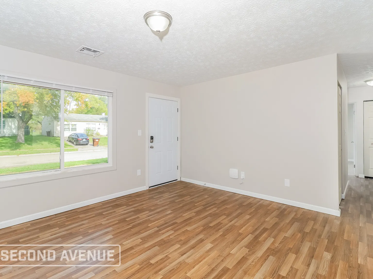 3 bed, 1.0 bath, 1175 sqft, $1,545 — Photo 2