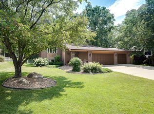 1024 Glen Paul Ct, Shoreview, MN 55126