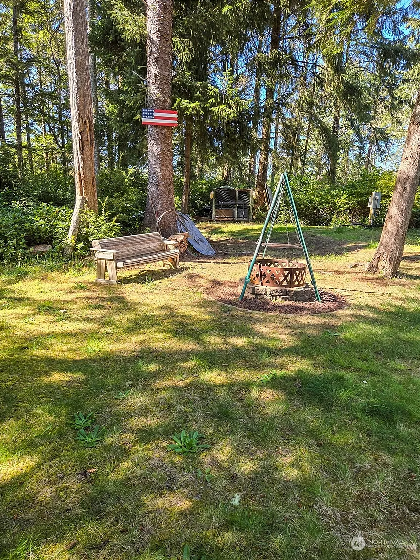 751 Chenois Avenue NE photo 1