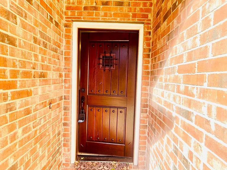 8416 Sonnet Dr — Photo 2