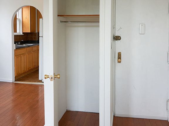 5th image of 25-09 Astoria Blvd #3R