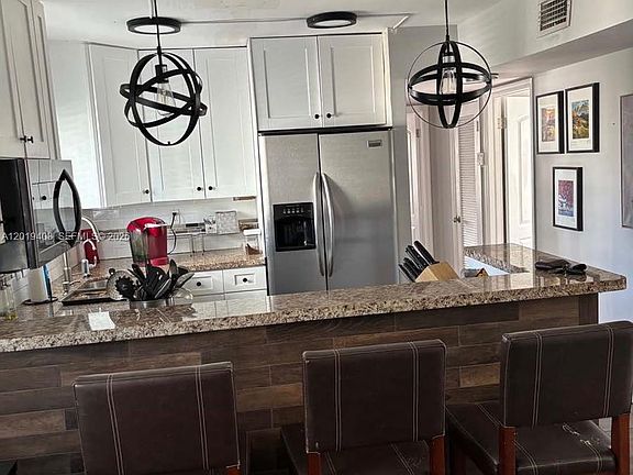 5th image of 720 Bayshore Dr APT 301