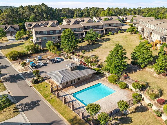 3rd image of 108 Cypress Cir