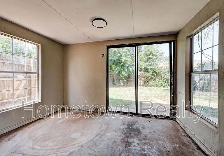 7301 Edenborough Dr — Photo 37