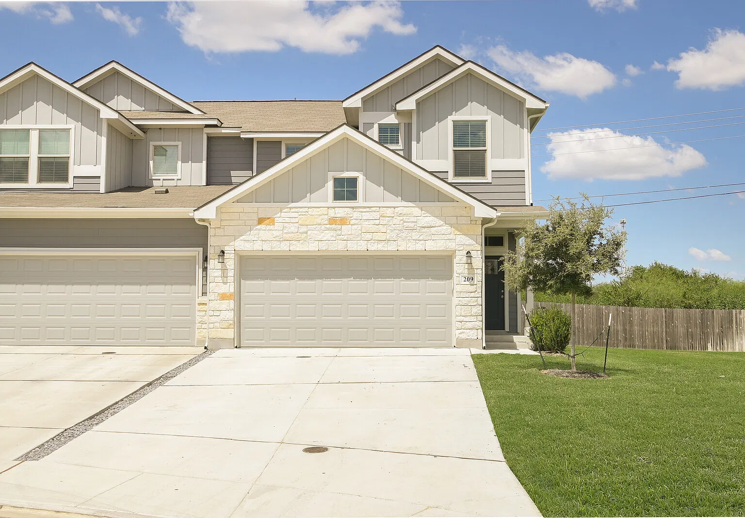 3 bed, 2.5 bath, 1595 sqft, $1,645 — Photo 1