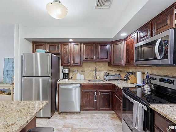 4th image of 5 S Maple Avenue #52