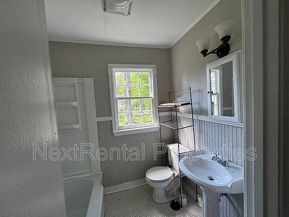 4th image of 535 Robinhood Rd