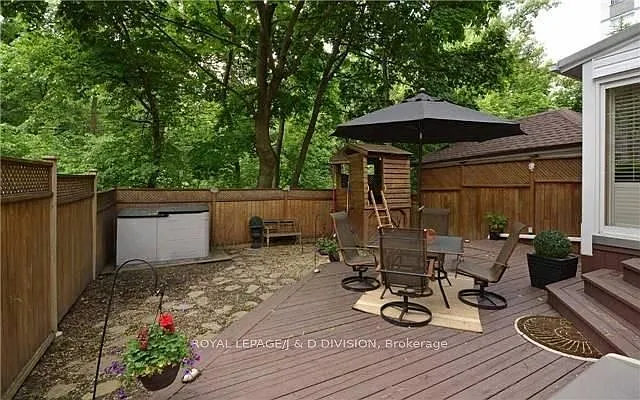 311 Chaplin Cres — Photo 16