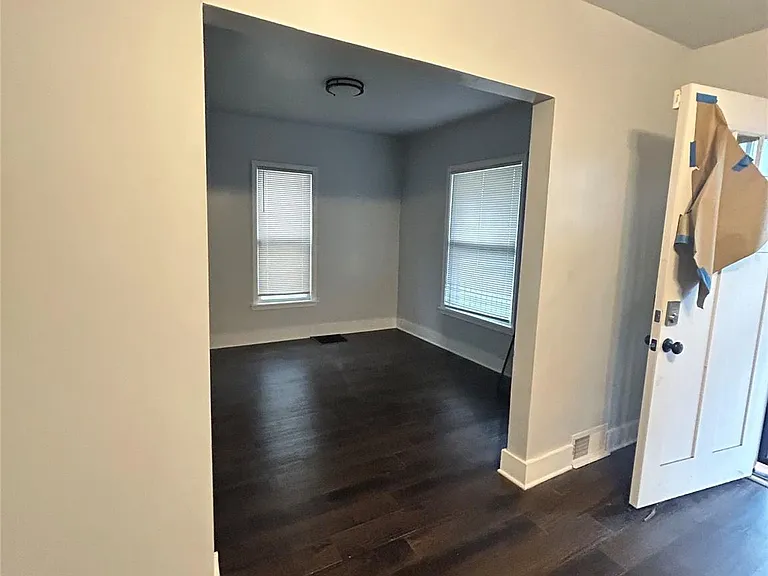 6242 Frontenac St — Photo 2