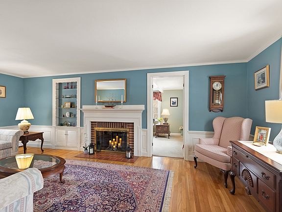 5th image of 35 Longfellow Rd