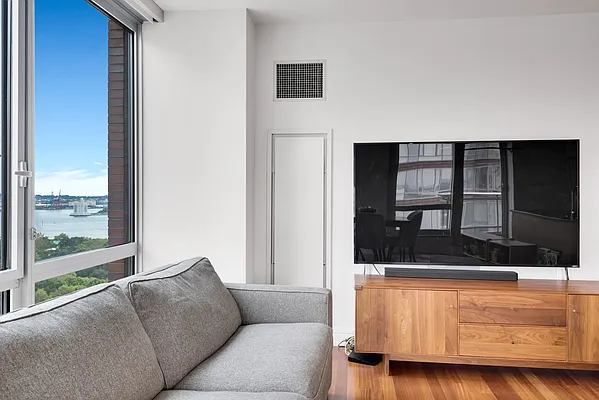 Rented by Compass | media 20