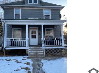 719 Woodlawn Ave, Rockford, IL 61103