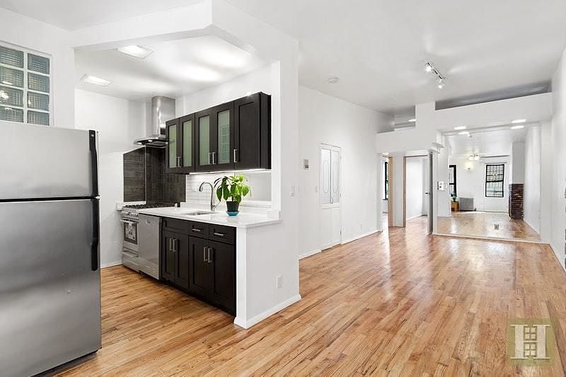 1st image of 590 6th Ave APT 4
