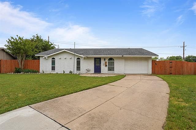 1st image of 126 Redwood Pl