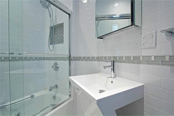 2nd image of 57 W 58th St #5AAA