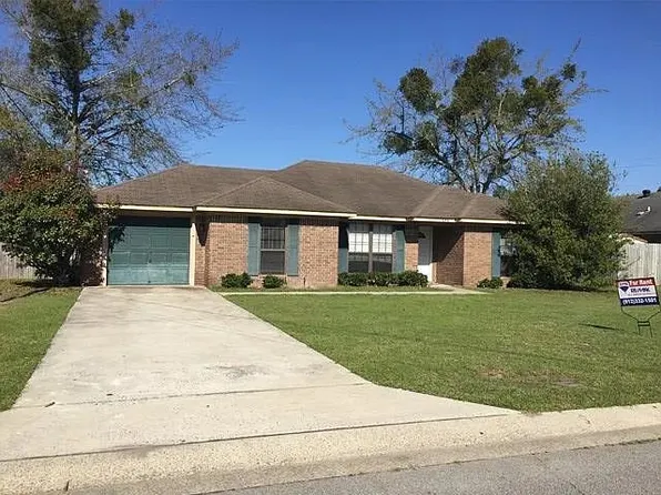 1646 Latham Ct, Hinesville, GA 31313