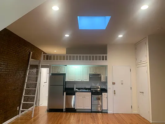 Rented by Oxford Property Group | media 25