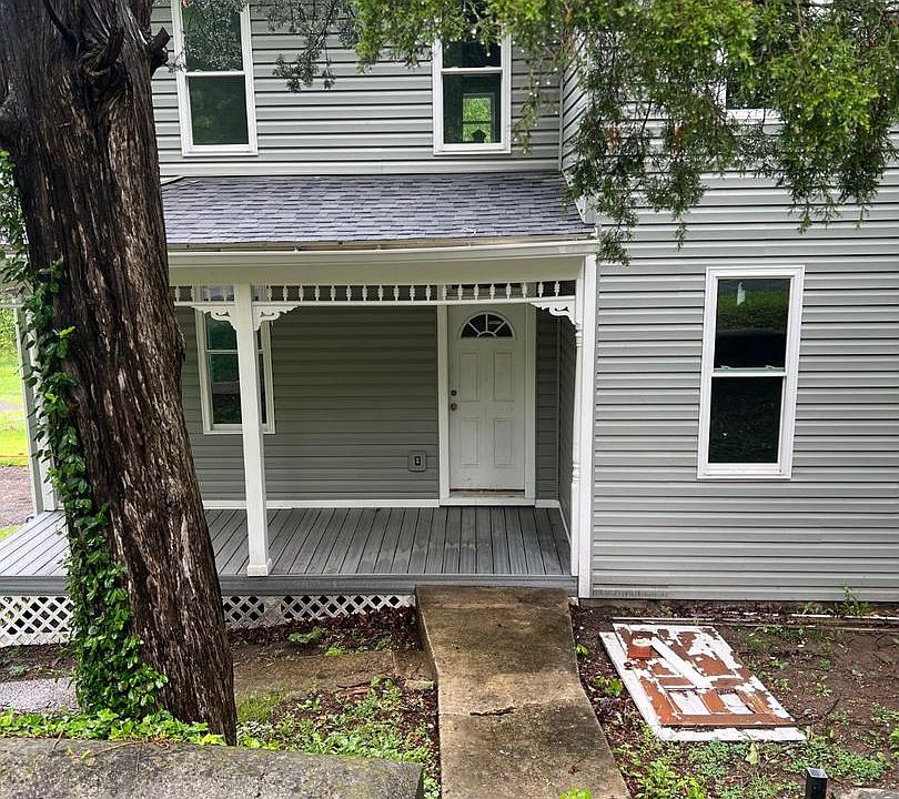 1st image of 1034 Shades Ln