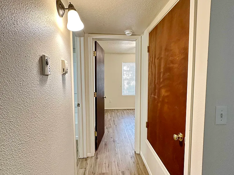 Updated Downtown 1 Bed w/ free WIFI & Gated Parking — Photo 66