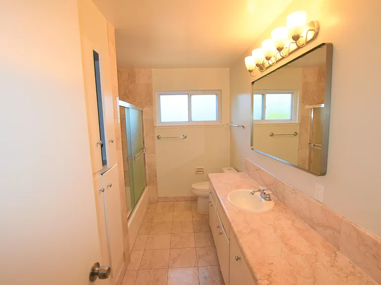 1476 Bedford Ave — Photo 10