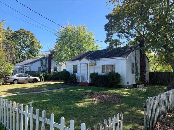 47 3rd Ave, Central Islip, NY 11722