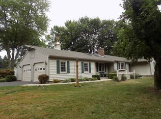 150 Pineview Cir, Agawam, MA 01001