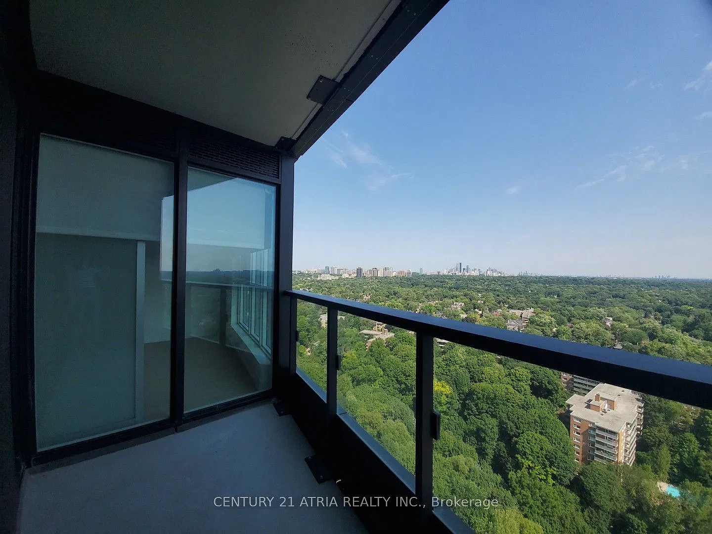 585 Bloor St E — Photo 1