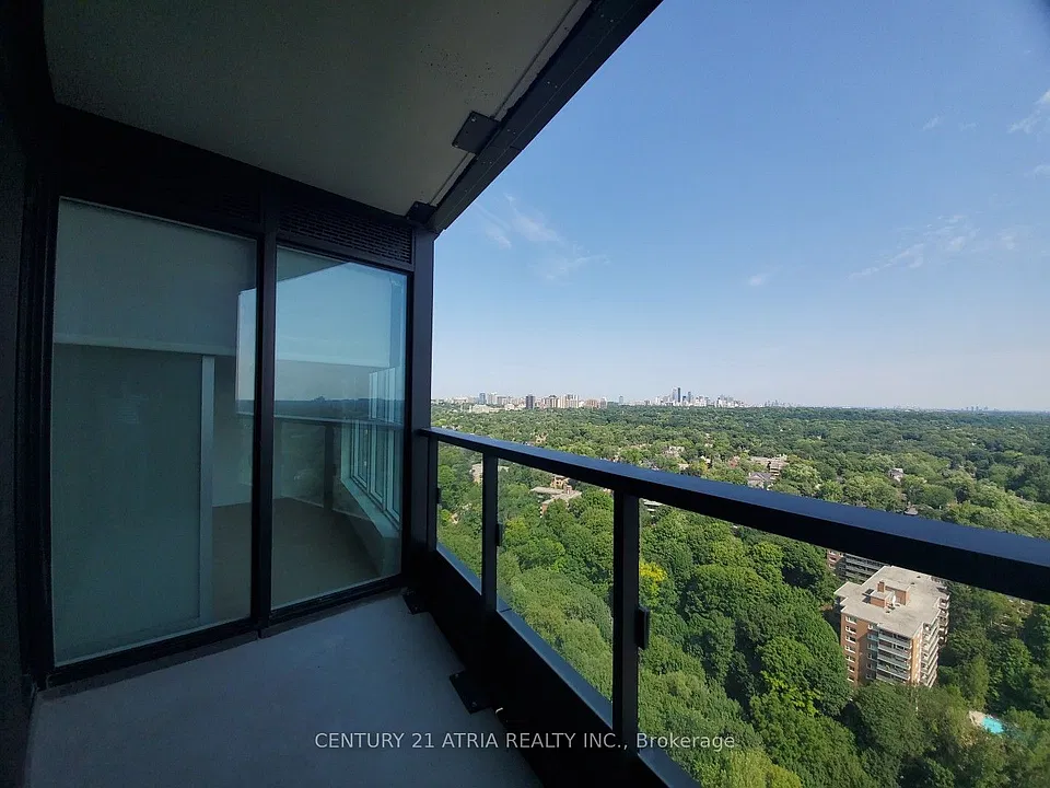 585 Bloor St E #2424
