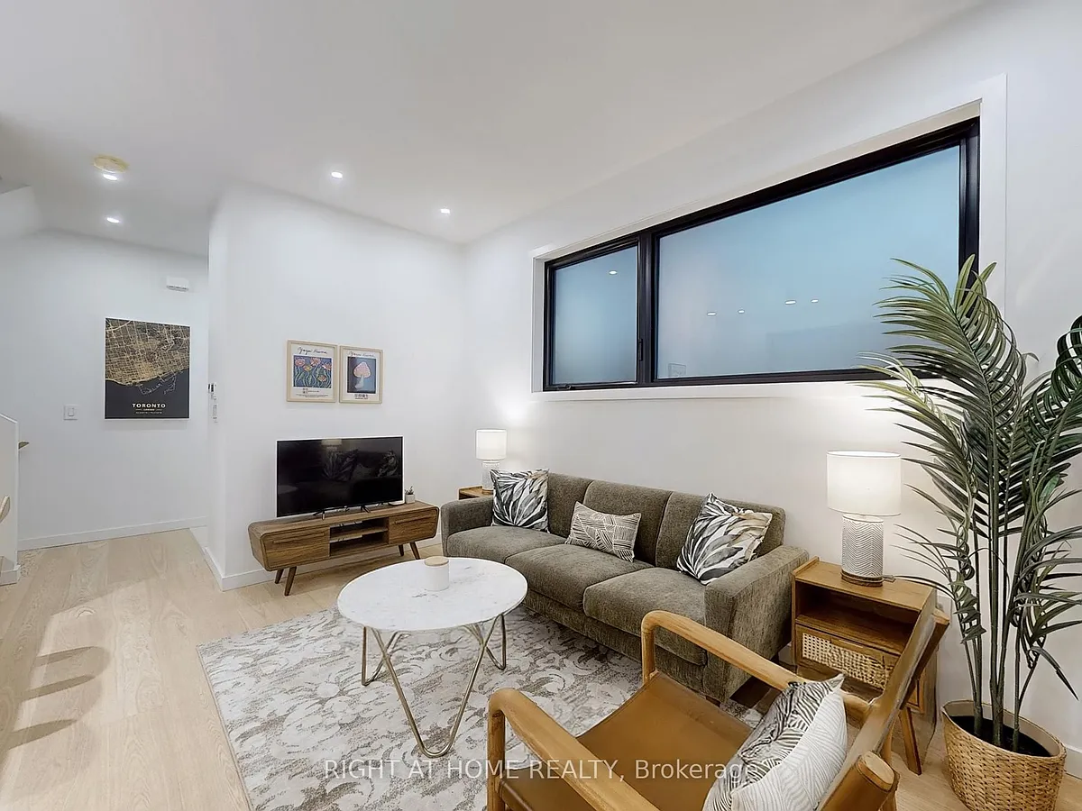 Building Photo - 798 Dovercourt Rd #2