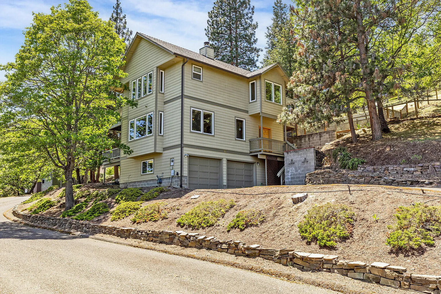 215 Piedmont Dr photo 1