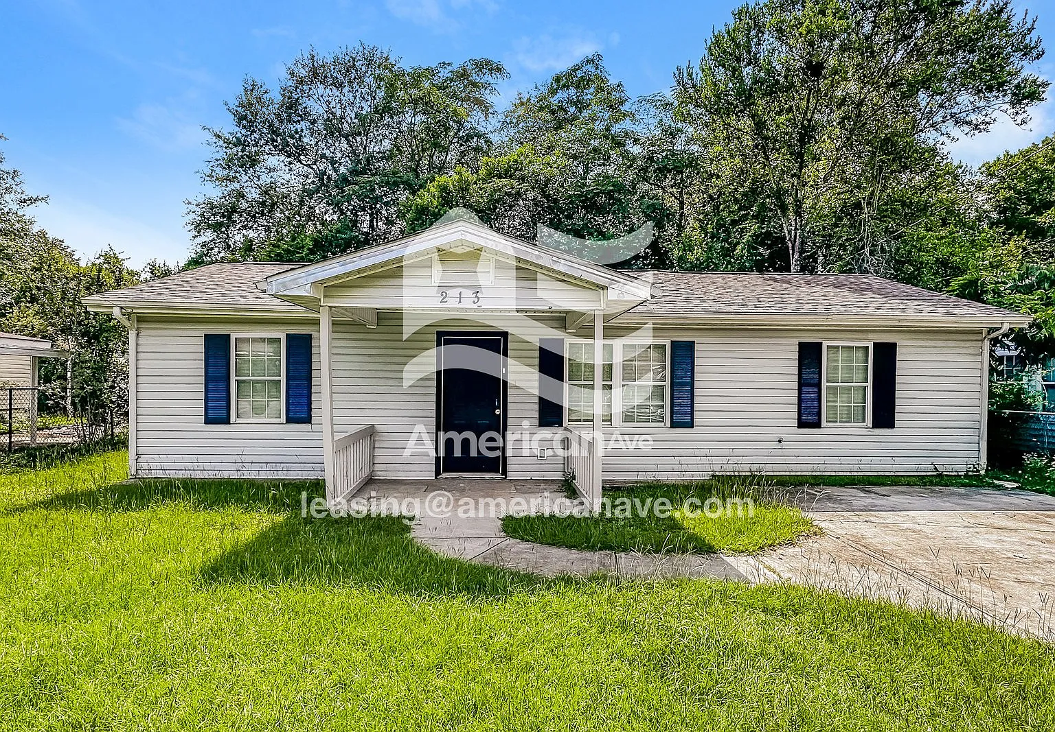 3 bed, 1.0 bath, 960 sqft, $1,122 — Photo 1