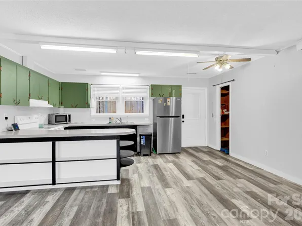 6716 Navajo Trl, Sherrills Ford, NC 28673